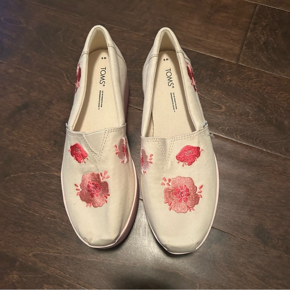 Toms size 8 Alpargata wedge heel pink poppie shoes. Excellent condition.